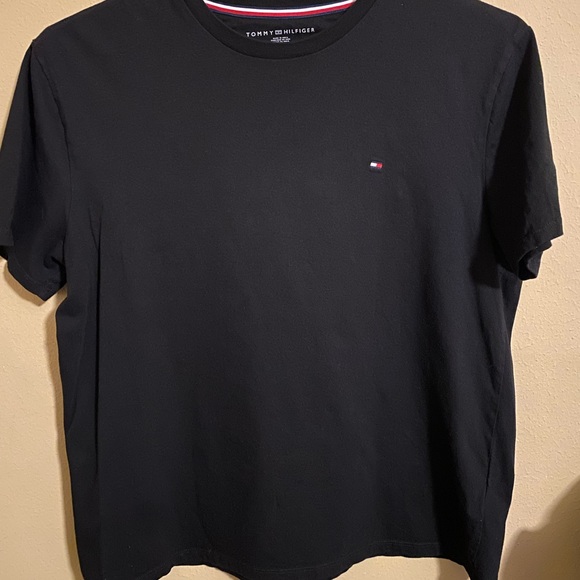Tommy Hilfiger t shirt - Picture 1 of 4
